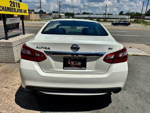 Used 2016 Nissan Altima 2.5 S w/ Power Driver Seat Package FWD image 2