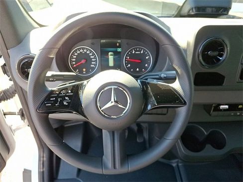 Used 2025 Mercedes-Benz Sprinter 2500 image 18