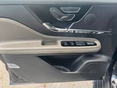 Used 2025 Lincoln Corsair AWD w/ Jet Appearance Package image 12