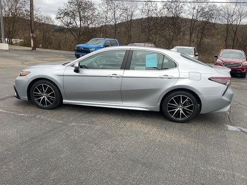 Used 2021 Toyota Camry SE image 9