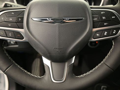 New 2026 Chrysler Pacifica Select image 27