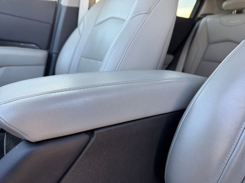 Used 2021 Cadillac XT4 Premium Luxury image 15