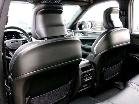 New 2025 Jeep Grand Cherokee Overland w/ Luxury Tech Group IV image 17