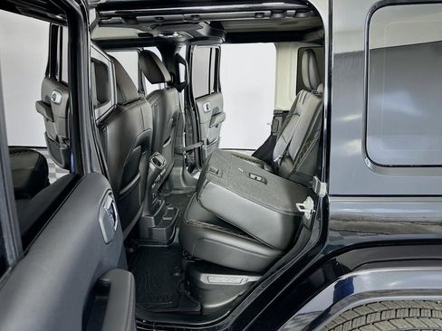 Used 2021 Jeep Wrangler Unlimited Sahara image 35