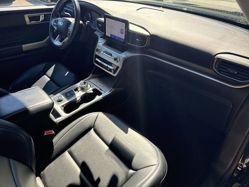 Used 2022 Ford Explorer XLT w/ Equipment Group 202A image 18