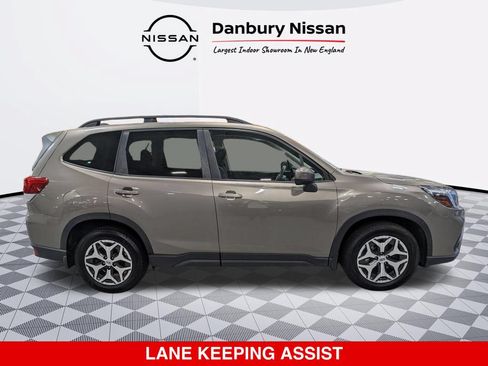 Used 2019 Subaru Forester Premium w/ All-Weather Package AWD/4WD image 2
