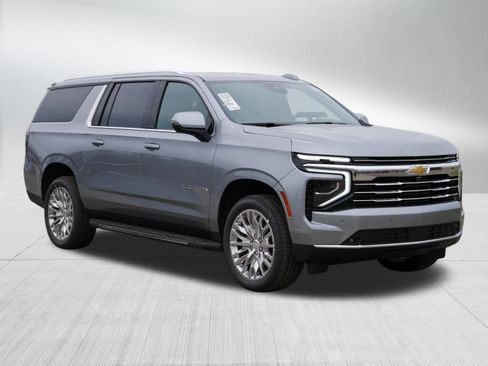 New 2026 Chevrolet Suburban LT w/ Comfort Package AWD/4WD image 7