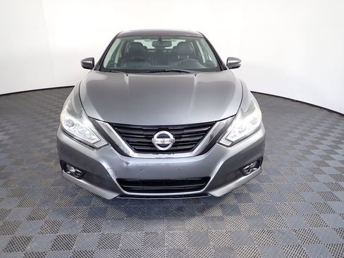 Used 2017 Nissan Altima 2.5 SL w/ Moonroof Package image 8