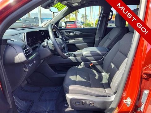 Used 2025 Chevrolet Traverse LT w/ Enhanced Driving Package FWD image 6