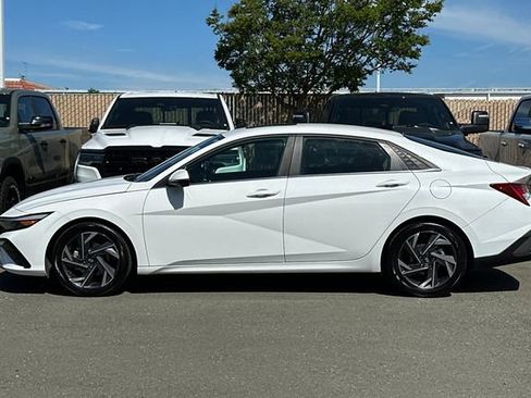 Used 2024 Hyundai Elantra Limited FWD image 7