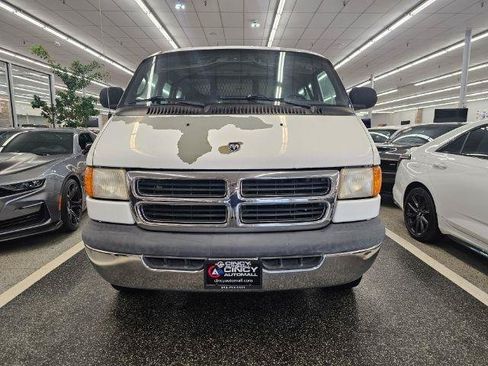 Used 2001 Dodge B2500 Passenger RWD image 3