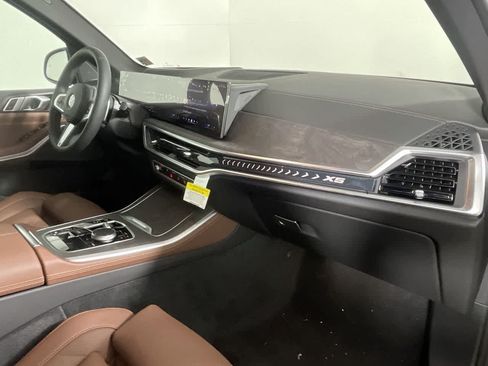 Used 2024 BMW X5 xDrive40i w/ M Sport Package AWD/4WD image 17