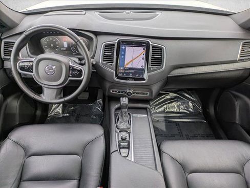 Used 2020 Volvo XC90 T6 Momentum image 18