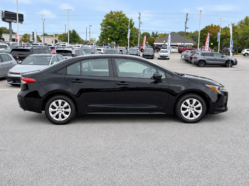 Used 2025 Toyota Corolla LE FWD image 8
