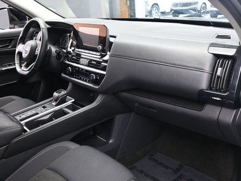 Used 2025 Nissan Pathfinder SV FWD image 46