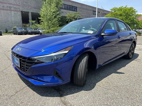 Used 2023 Hyundai Elantra SEL FWD image 3