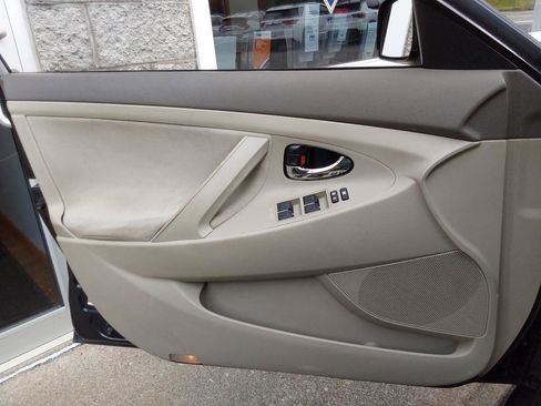 Used 2011 Toyota Camry LE w/ LE Extra-Value Pkg FWD image 15