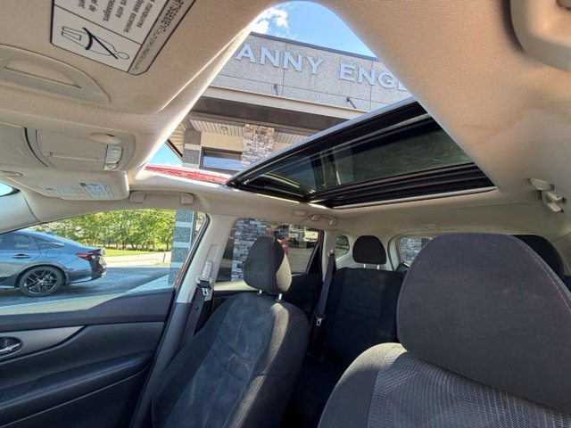 Used 2016 Nissan Rogue SV w/ SV Moonroof Package AWD/4WD image 5