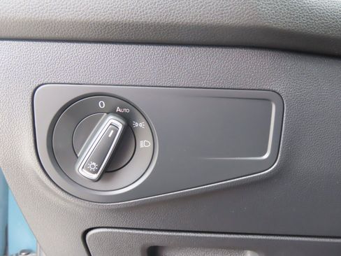 Used 2021 Volkswagen Tiguan SE w/ Panoramic Sunroof Package FWD image 25