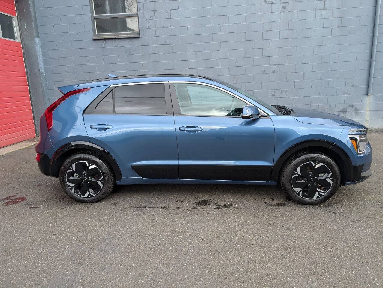 Used 2025 Kia Niro Wind FWD image 2