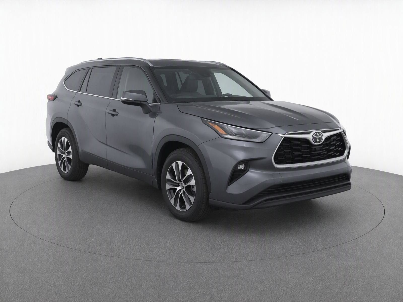 Used 2023 Toyota Highlander XLE FWD image 1