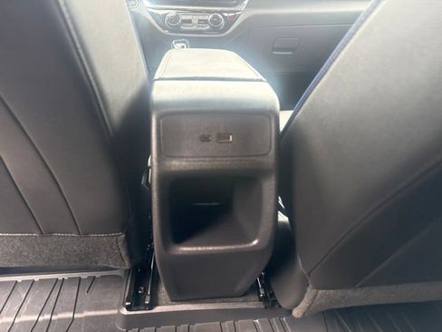 Used 2025 Buick Envista Sport Touring w/ Convenience II Package FWD image 18
