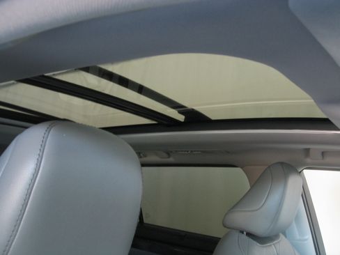 Used 2020 Toyota Highlander Platinum image 3