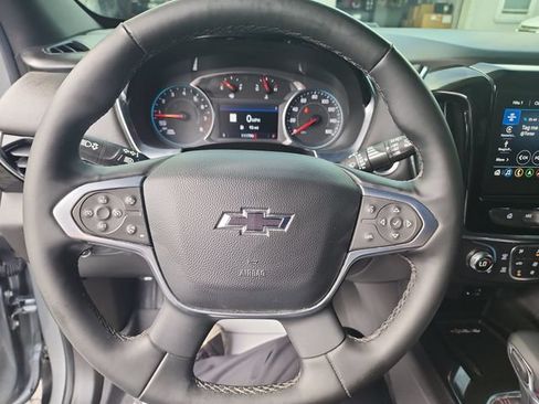 Used 2023 Chevrolet Traverse RS AWD/4WD image 13