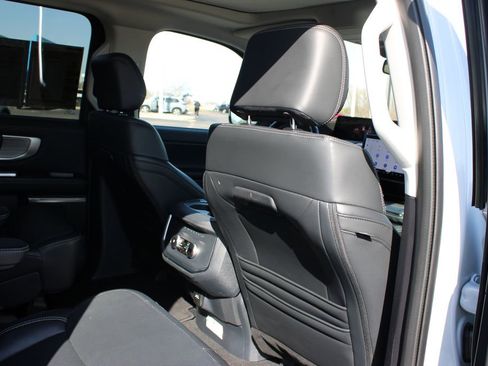 Used 2025 Ford Expedition Platinum AWD/4WD image 39