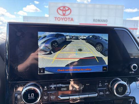 Used 2023 Toyota Highlander Limited AWD/4WD image 21