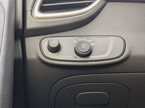 Used 2022 Chevrolet Trax LT w/ LT Convenience Package image 23