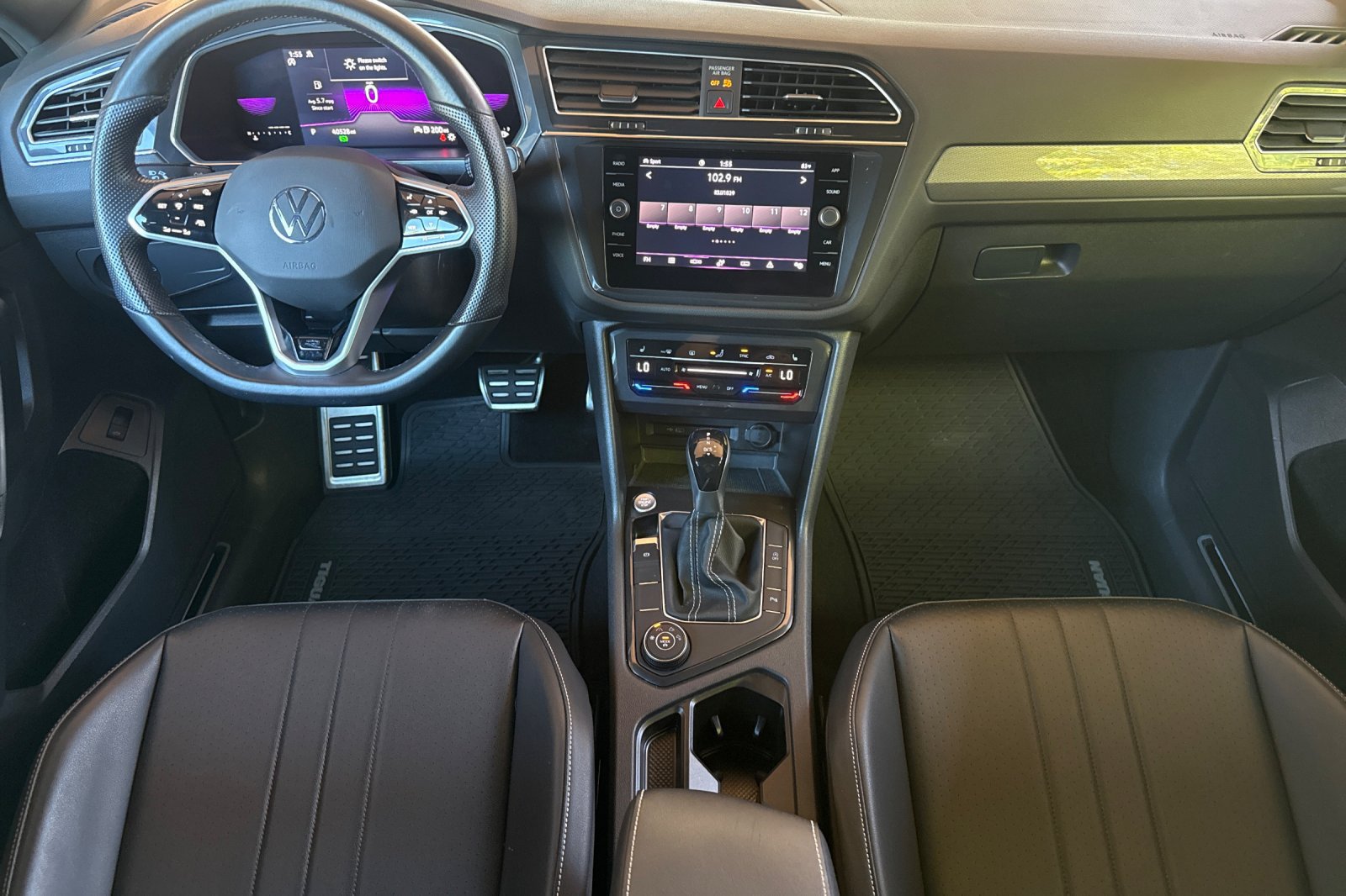 Used 2022 Volkswagen Tiguan SE R-Line AWD/4WD image 18