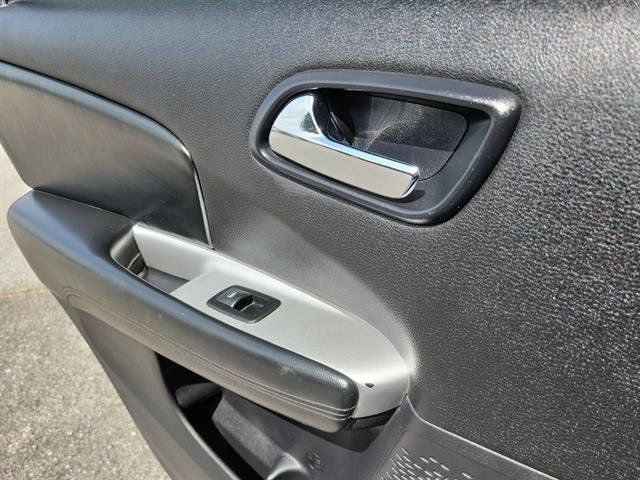 Used 2019 Dodge Journey SE FWD image 10