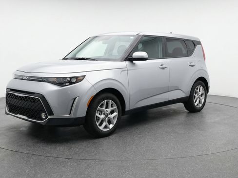 Used 2025 Kia Soul LX w/ LX Technology Package FWD image 3