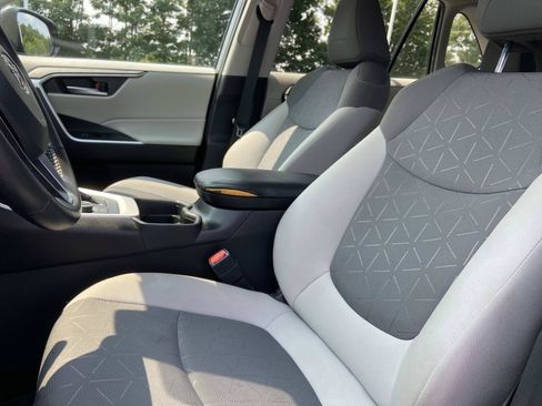 Used 2020 Toyota RAV4 XLE w/ Convenience Package AWD/4WD image 20