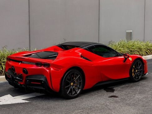 Used 2022 Ferrari SF90 Spider image 6