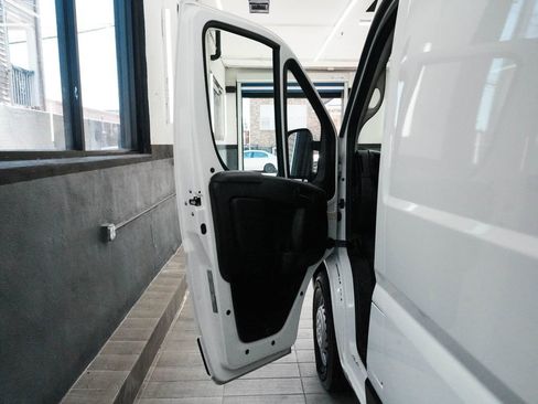 Used 2025 RAM ProMaster 2500 w/ Convenience Group FWD image 11