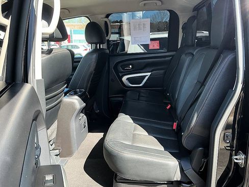 Used 2018 Nissan Titan SL image 22