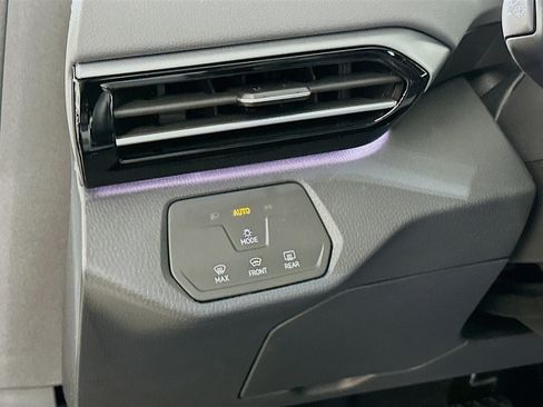 New 2025 Volkswagen ID.4 Pro image 10