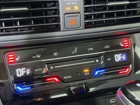 New 2026 Volkswagen Jetta SE FWD image 21