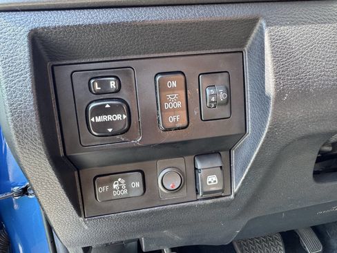 Used 2017 Toyota Tundra SR5 image 10