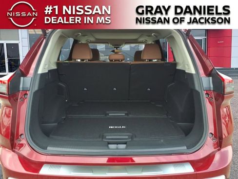 New 2026 Nissan Rogue Platinum image 8