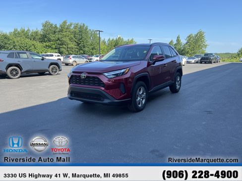 Used 2025 Toyota RAV4 XLE AWD/4WD image 3