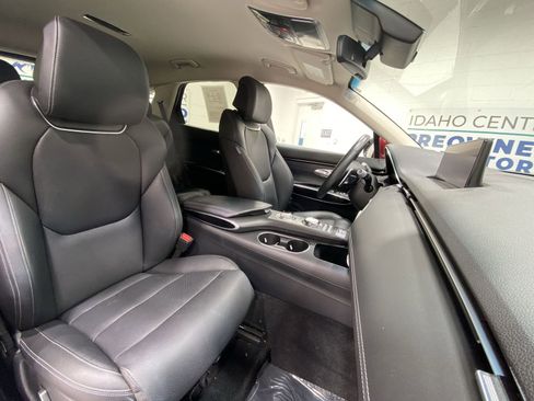 Used 2025 Genesis GV70 2.5T AWD/4WD image 24