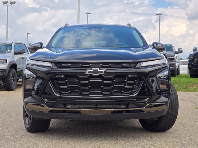 Used 2025 Chevrolet Trax ACTIV w/ Driver Confidence Package FWD image 3