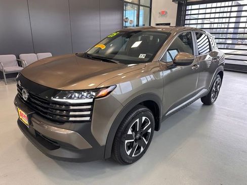 Certified 2025 Nissan Kicks SV image 1