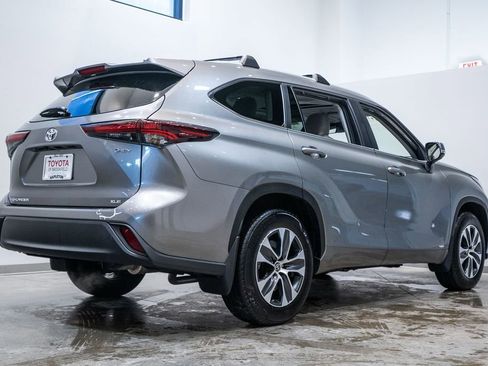 Certified 2025 Toyota Highlander XLE image 7
