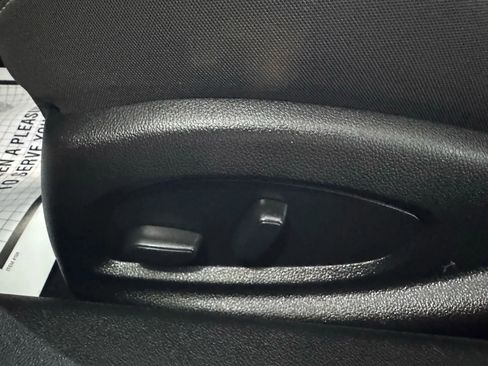 Used 2021 Chevrolet Camaro LT w/ Technology Package image 11