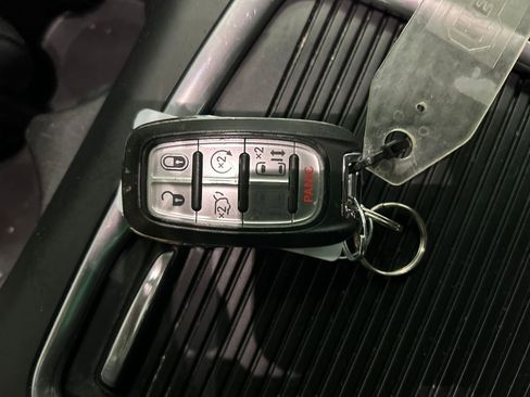 Used 2023 Chrysler Pacifica Touring-L FWD image 22