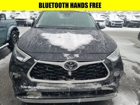 Used 2021 Toyota Highlander XLE image 2